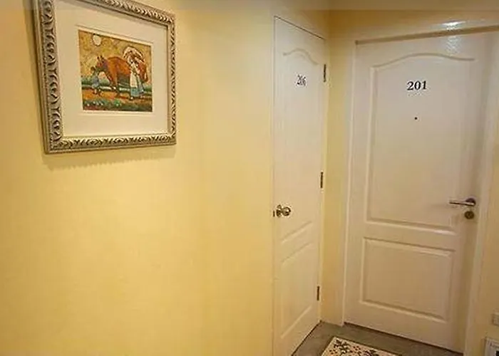 Roof View Place Hotel 3*