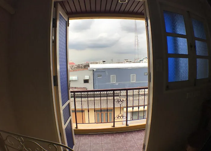 Roof View Place Hotel